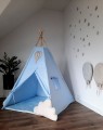 Namiot Tipi Blekitne + zawieszka Balon w pokoju dziecka