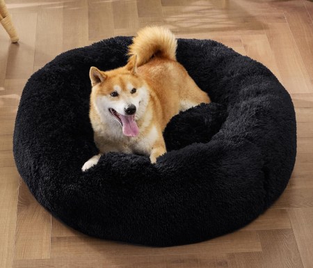 pluszowe-legowisko-dla-psa-chmurka-czarna