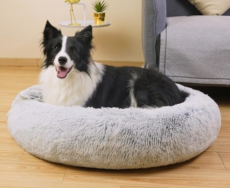 pluszowe-legowisko-dla-psa-chmurka-szara