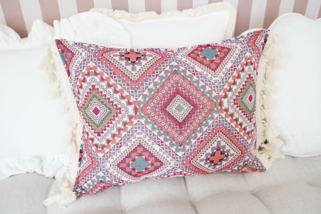 poduszka-ozdobna-z-fredzlami-pink-boho-style