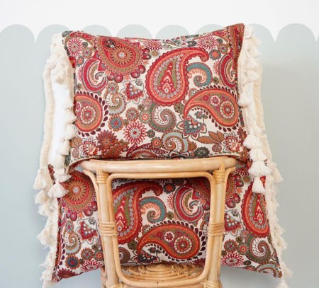poduszka-z-fredzlami-Vintage-paisley