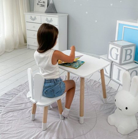 stolik-i-krzeselko-dla-dziecka-bialy-krolik